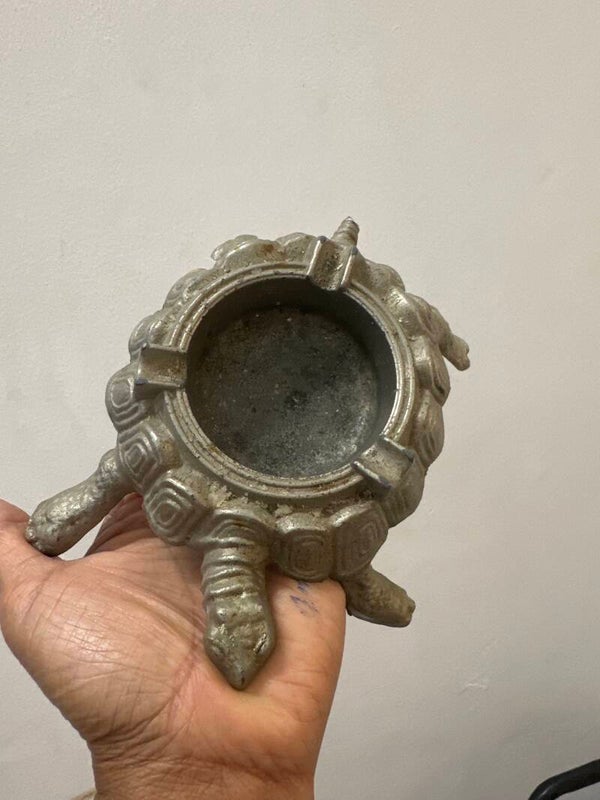 Ashtray ***