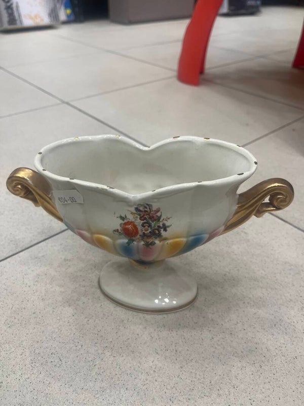 Porcelain Centrepiece - Decor