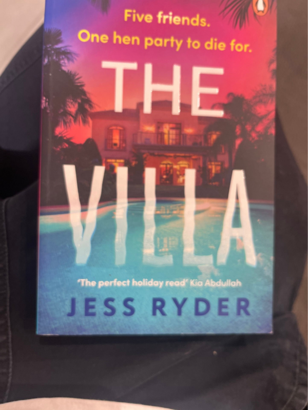 The Villa - books*