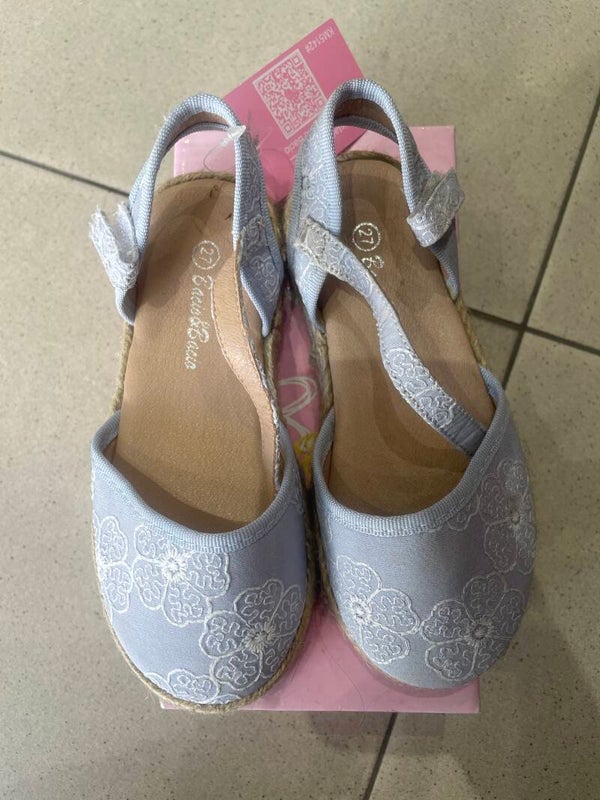 Girls Brand New Sandals-Size:27***