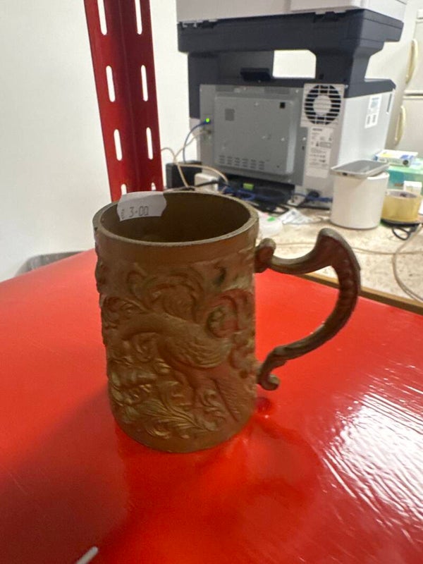 Embossed metal mug - brass***