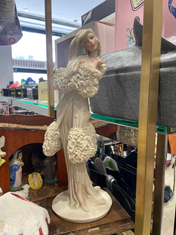 Italian Lady - Figurines