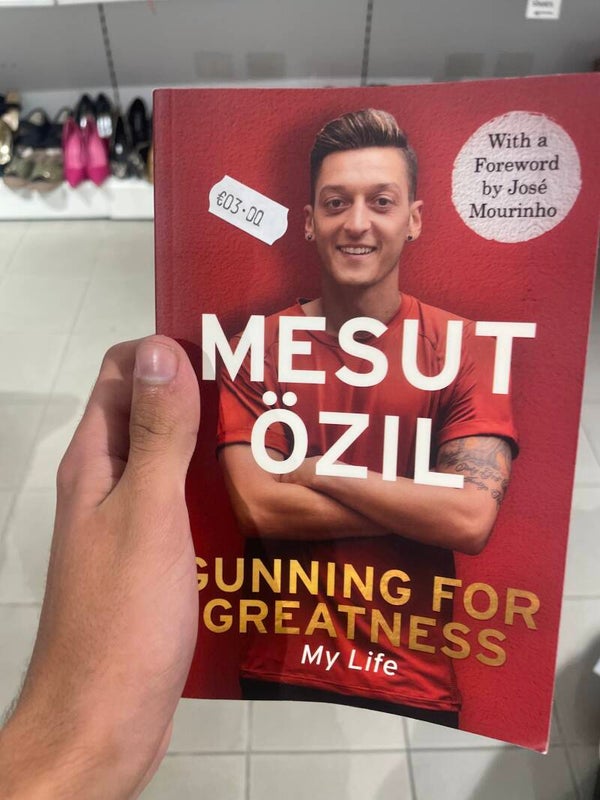 Mesut Özil- Books*