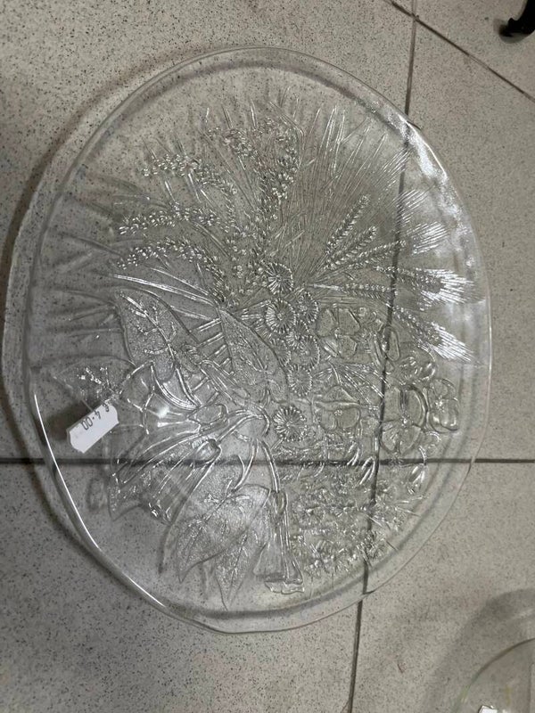 Clear Glass serving platter- Supplies ***