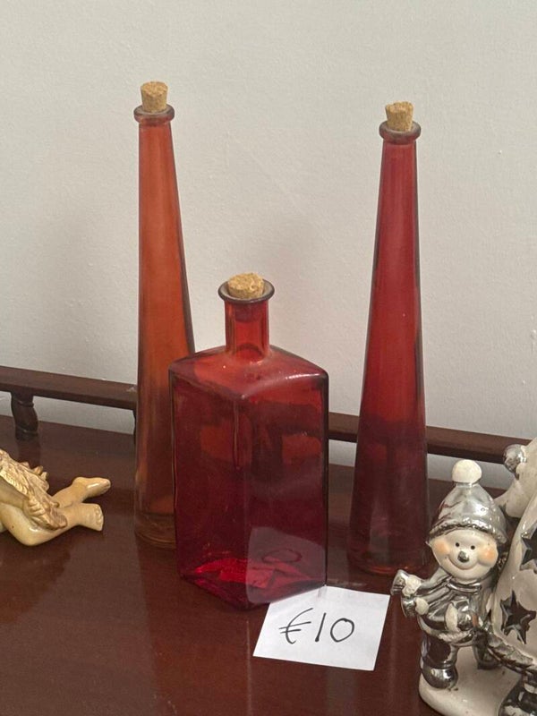 Red glass bottles - Decor*