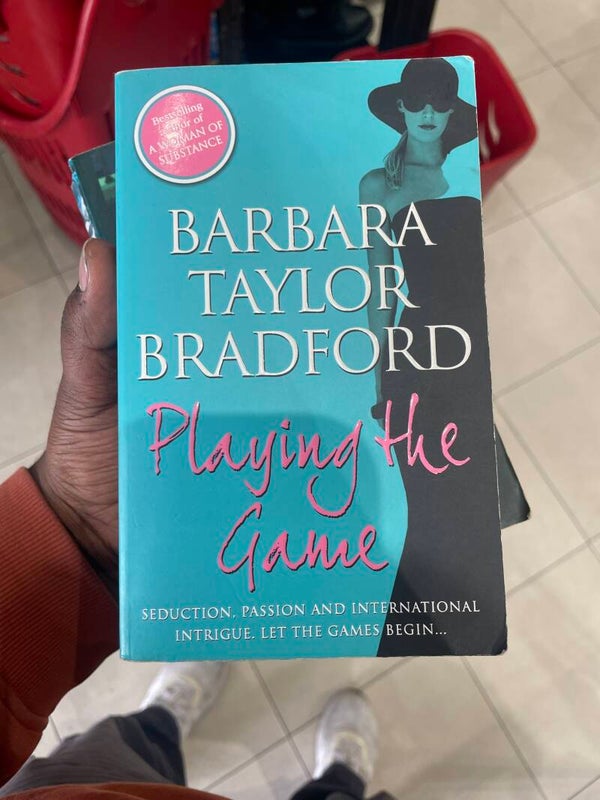 Playing the game - Barbara Taylor Bradford - books***