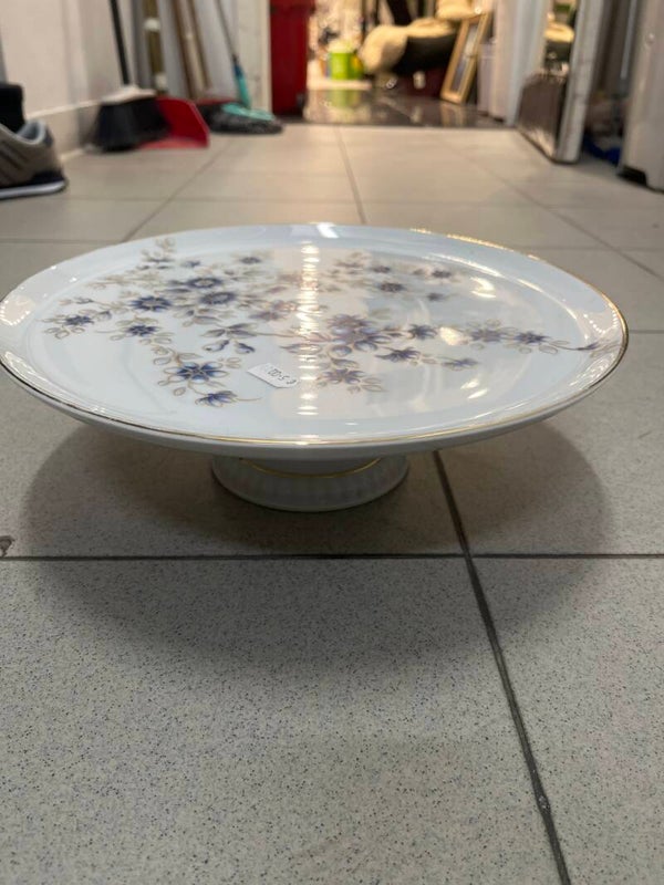 Pedestal cake stand- Supplies ***