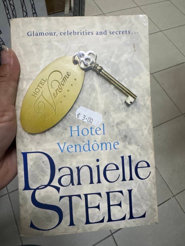 Hotel Vendome-Books*