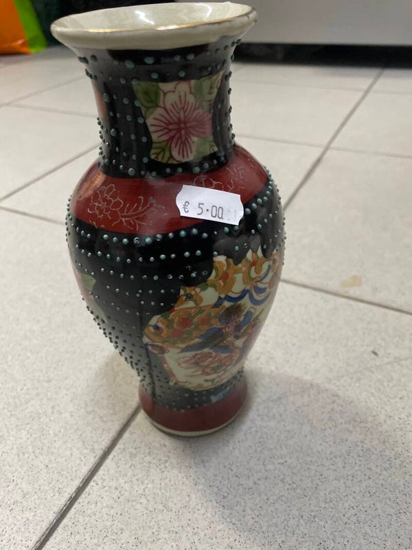 Vintage satsuma porcelain vase- vase ***