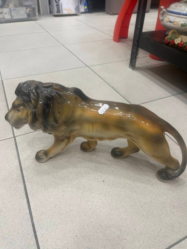 Vintage Large Lion - Figurines