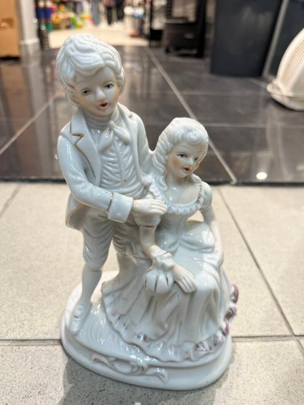 Porcelain Figurine -Decor ***