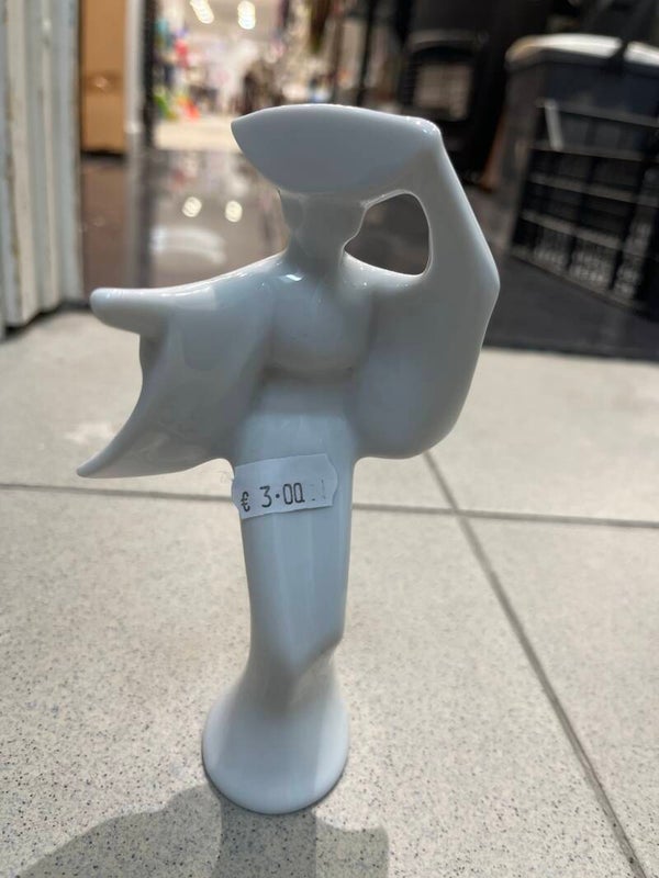 Porcelain Figurine-Decor ***