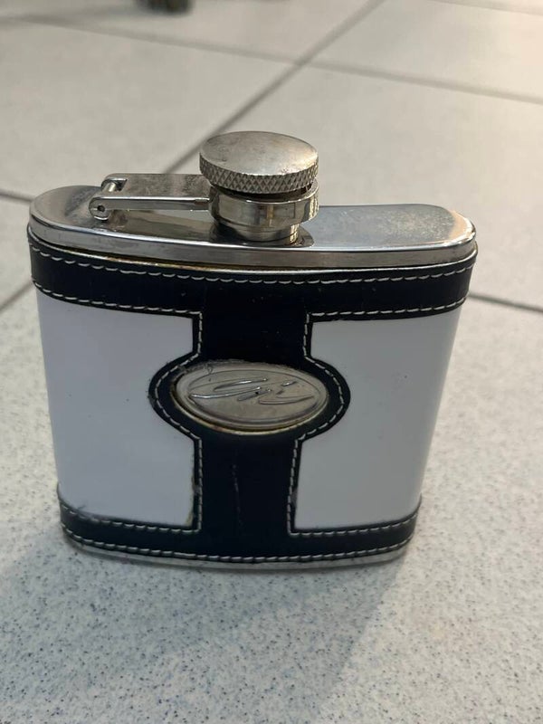 Stainless steel pocket flask- Supplies ***
