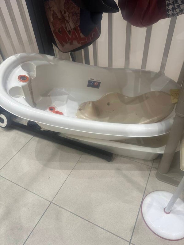 plastic baby bathtub - babies*