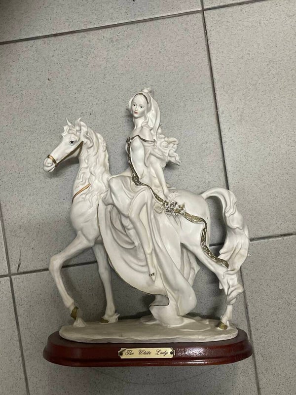 Lady on Horse - Figurines