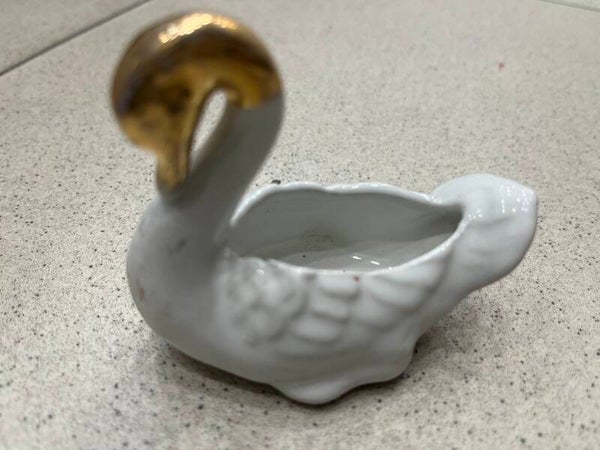 Swan Figurines-Decor***