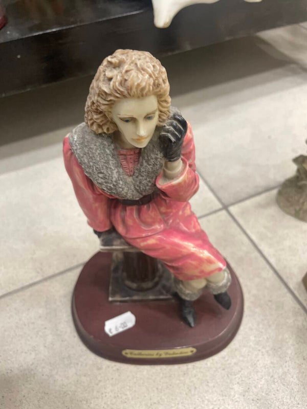 Catherine by Valentine figurine - Figurines*