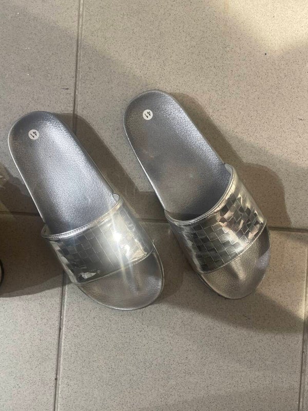 Women’s slide ons - size: 14*