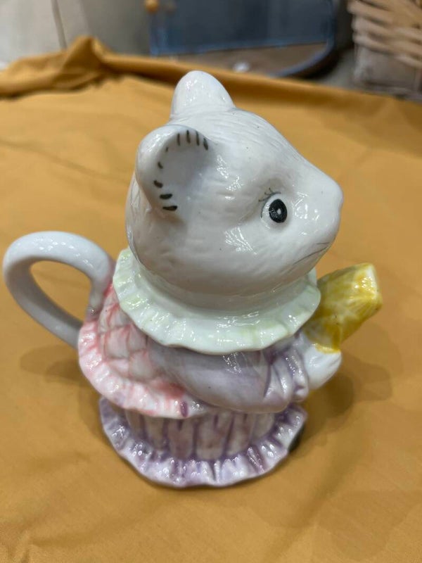 Collectable Ceramic Mouse Teapot-Collectible***