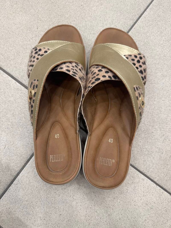 Women Sliders - Size 40