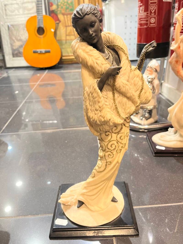 Figurine-Decor*