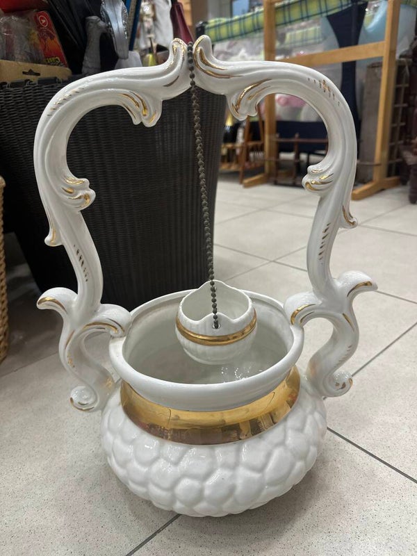 Capodimonte Wishing Well-Decor***
