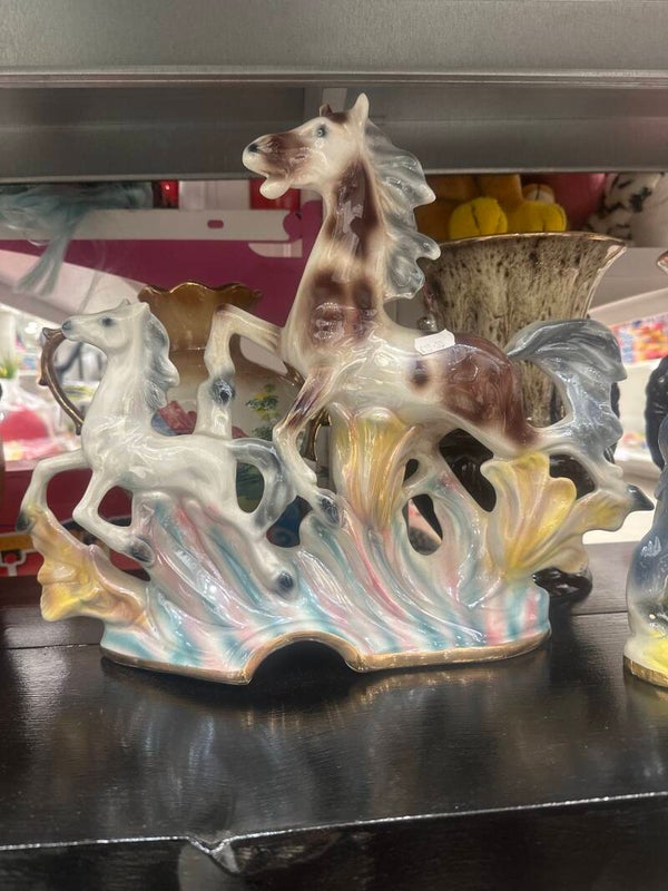 Horse Statue - Decor