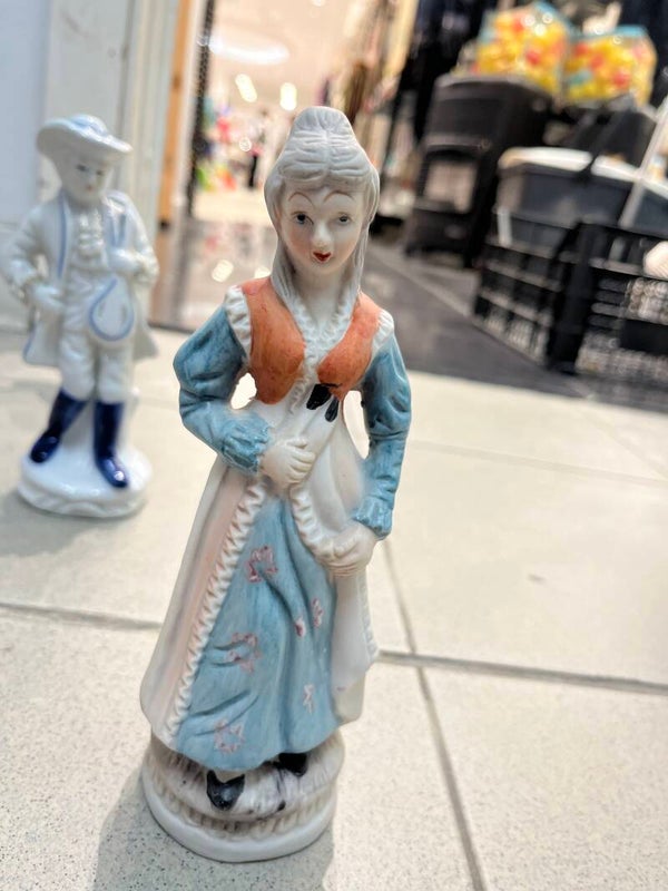 Ceramic Figurine- Decor ***