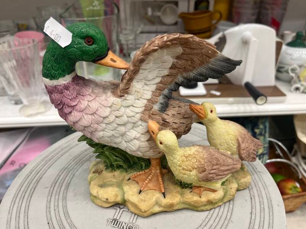 Duck Family Figurines-Decor***