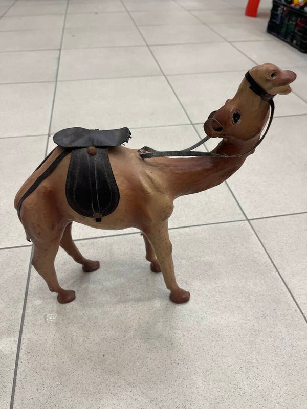 Hand-carved Wooden Carmel- Vintage***