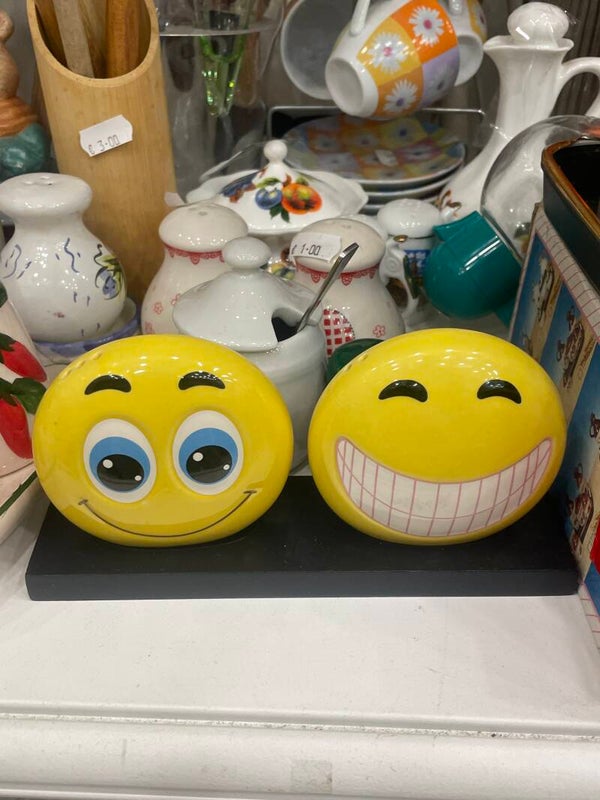 Smiley Face Salt and Pepper shaker - supplies*