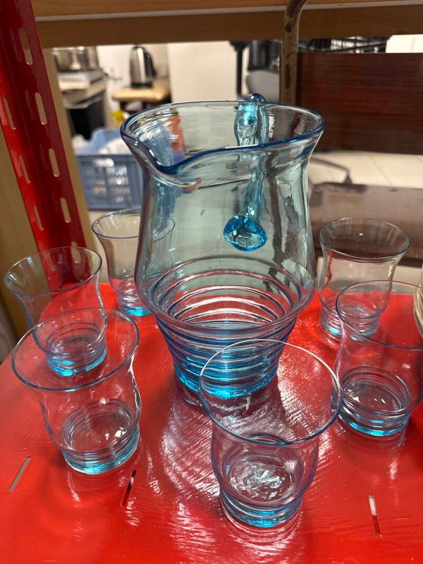 Aqua blue glass water pitcher and matching tumbler set - vintage ***