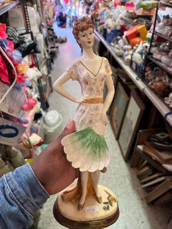 Porcelain Lady - Figurines