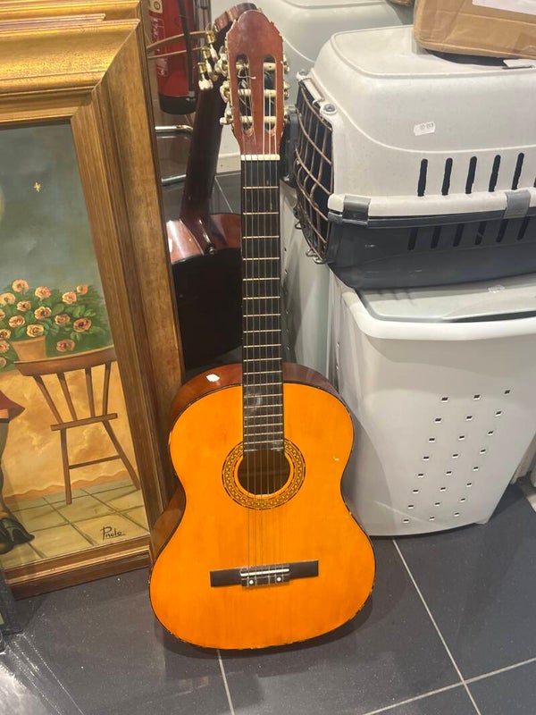 Vintage Acoustic Guitar - Music*