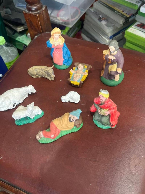 Crib Fugures In Chalk - Pasturi - Religious