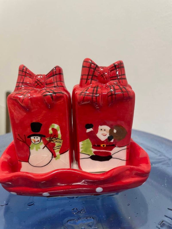 Salt & Pepper Christmas Shakers - Christmas