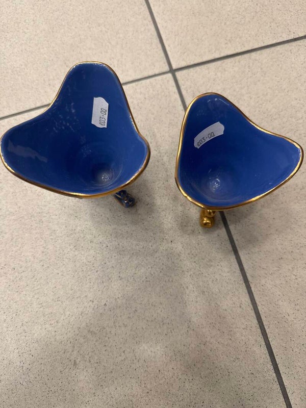 Pair of Contemporary Vases Small - €3 Each - Decor