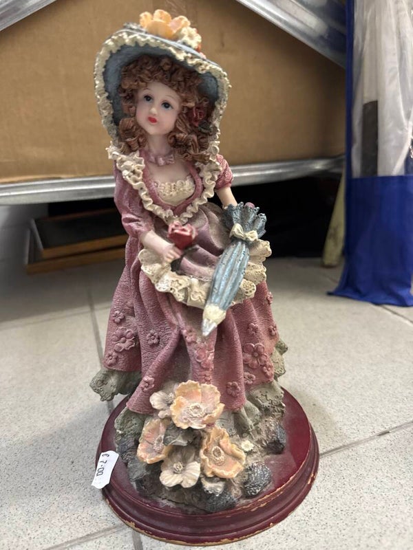 Victorian Lady - Figurines