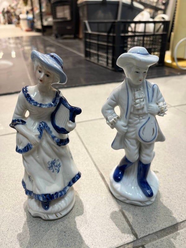 Porcelain Figurine- Decor ***