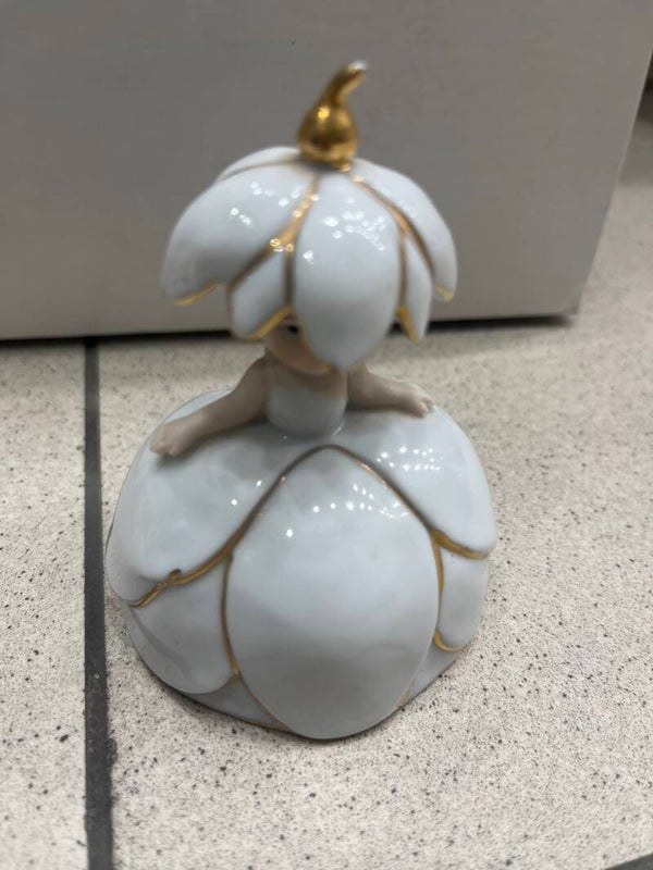 Porcelain Flower Girl - Figurines