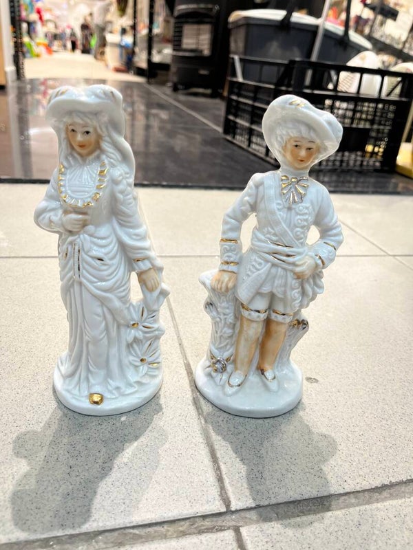 Ceramic Figurine- Decor ***