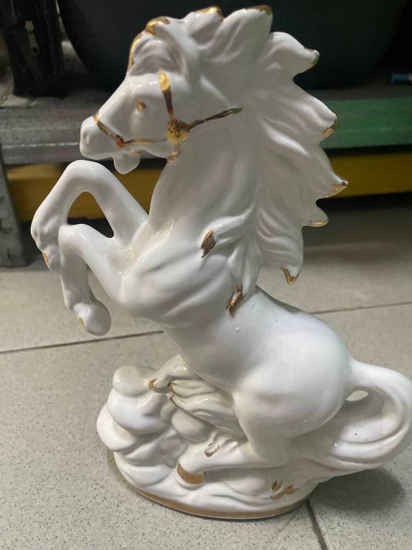 Horse porcelain Figurine- Figurines ***