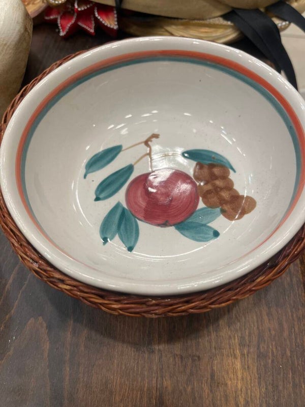 1960s Franciscan Apple Pattern Serving Bowl - Supplies
