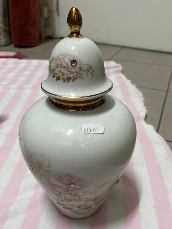 Porcelain lidded ginger jar- Vase***