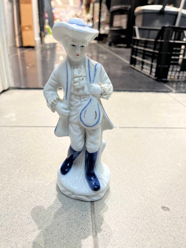Porcelain Figurine- Decor ***