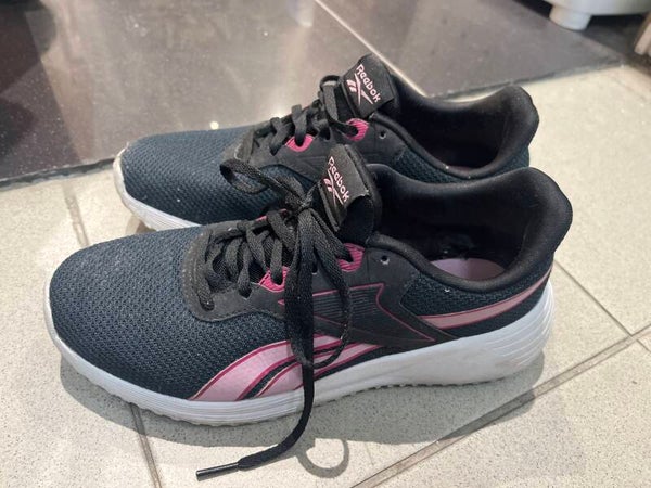 Women Reebok Shoes - Like New - Size 39