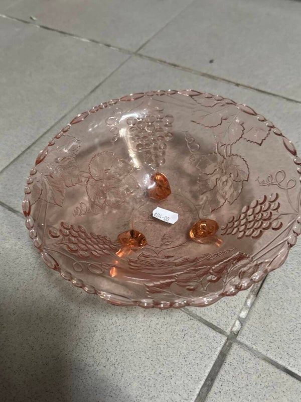 Red glass fruit bowl - supplies*