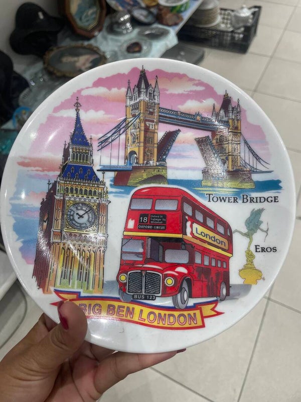 Souvenir Plates-Decor**