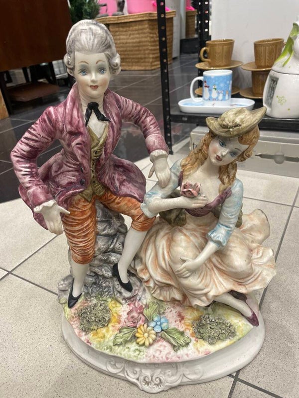 Capodimonte Italian figurine- Figurines ***