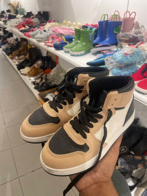 Men Shoe - Size 35****